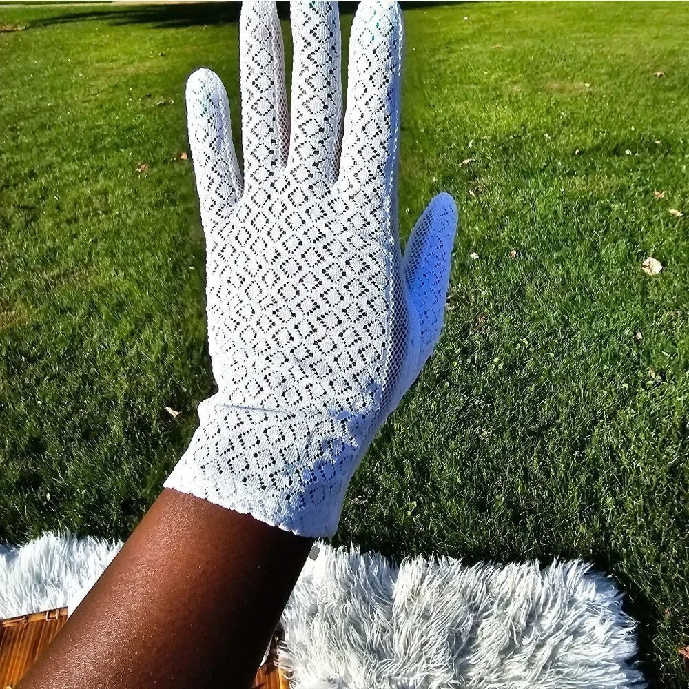 New Sankyo Seiko Apparel Victorian Style Crochet White Gloves.